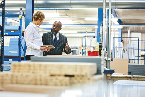 Employee utilizing a customer warehouse automtation solution