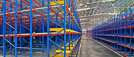 racking solutions in industrial warehousing