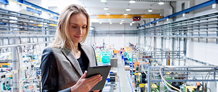 warehouse automation software used by an employee